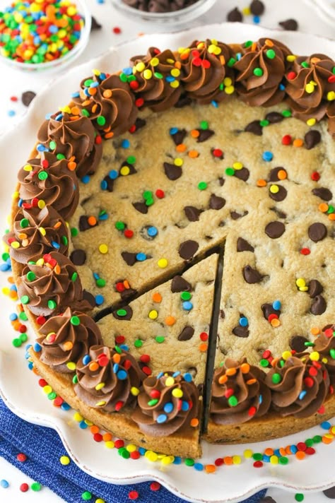 Meet your new favorite GIANT cookie! This chocolate chip cookie cake is so moist and chewy and is absolutely loaded with chocolate chips. It's even decorated with my favorite chocolate buttercream! Cake Recipe For Decorating, Giant Cookie Cake, Big Chocolate Chip Cookies, Cookie Swap Recipes, Oreo Cookie Cake, Cake Batter Cookies, Skillet Cookies, Giant Chocolate Chip Cookie, Chocolate Chip Cookie Cake