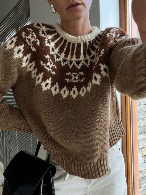 Work Sweaters, Norwegian Sweater, Christmas Day Outfit, Fashion Trends Winter, Chic Christmas, Minimal Outfit, Fair Isle Knitting, Denim Trends, Fair Isle Sweater