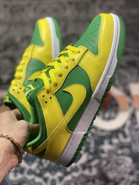 Nike Sb Dunk, Nike Sb Dunks, Sb Dunk, Painted Shoes, Me Now, Nike Sb, Shoe Style, Best Products, Low Top