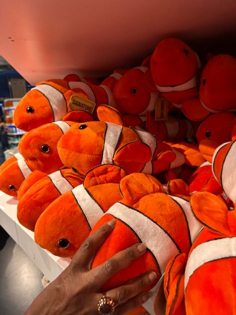 georgia aquarium gift shop Aquarium Gif, Aquarium Gift Shop, Aesthetic Plushies, Gif Birthday, Aquarium Aesthetic, Georgia Aquarium, Stuffed Animals, Date Night, Gift Shop