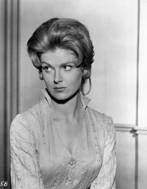 Patricia Blair in The Rifleman (1962-1963) Patricia Blair, Stephanie Zimbalist, Jennifer Aniston Legs, Chuck Connors, Dr Quinn, Joan Leslie, The Rifleman, Tv Westerns, Classic Television