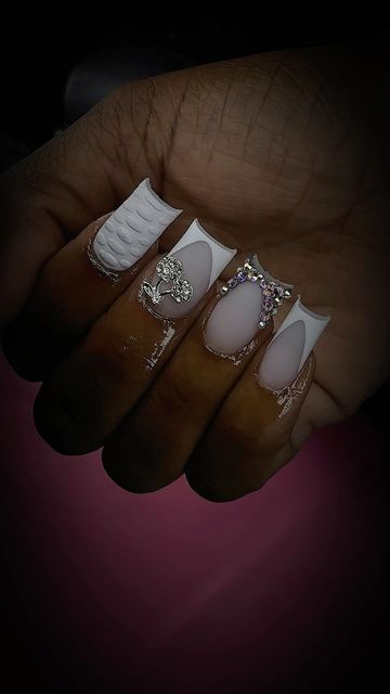 39K views · 18K likes | Houston Tx📍 southwest on Instagram: "This white on white combo 😮‍💨🤍 • • •book with @exoticc.glam • • • • #nailsnailsnails #nailart #houstonnailtech #nailsbyme #nailinspiration #nailsart #nailsdesign #nailsnailsnails #nailartist" Acrylic Nail Set, Hard Nails, Gold Nail, Colored Acrylic Nails, White Acrylic Nails, Girly Acrylic Nails, French Tip Acrylic Nails, French Acrylic Nails, Short Square Acrylic Nails