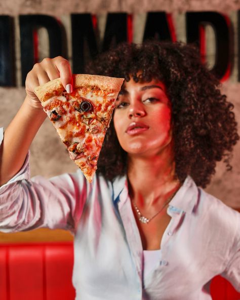 CIAO PIZZA Lifestyle on Behance Pizza Restaurant Photoshoot, Pizza Lifestyle Photography, Pizza Photography Food Styling, Pizza Photography Ideas, Doritos Pizza, Pizza Shoot, Pizza Photoshoot, Pizza People, Cloud People