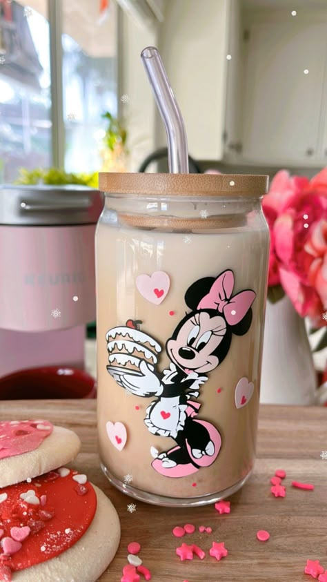 16oz Libbey glass cup. Perfect for your favorite icy drink. The most perfect gift for her or any coffee lover. Great for a Birthday or Valentines Day gift.  Made with high quality vinyl. Listing includes bamboo lid and glass straw. Glass Coffee Cups Aesthetic, Tumbler Cups Disney, Disney Glass Cups, Disney Tumbler Cups, Cups Designs Ideas, Disney Dishes, Disney Coffee Mugs, Disney Cups, Cute Coffee Cups