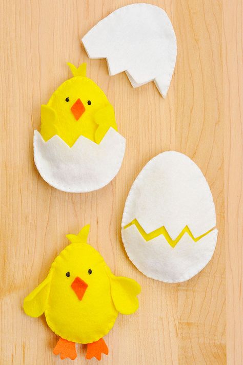 Felt Peeps Free Pattern, Felt Patterns Free Printables, Free Felt Patterns Printables, Easter Felt Crafts, Chicken Projects, Felt Patterns Free, Felt Chicken, Craft For Spring, Felt Easter Crafts