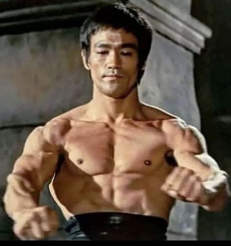 Bruce Lee Body, Black Music Artists, Kobe Bryant Quotes, Bruce Lee Pictures, Bruce Lee Art, Bruce Lee Martial Arts, Bruce Lee Photos, Jeet Kune Do, Karate Martial Arts