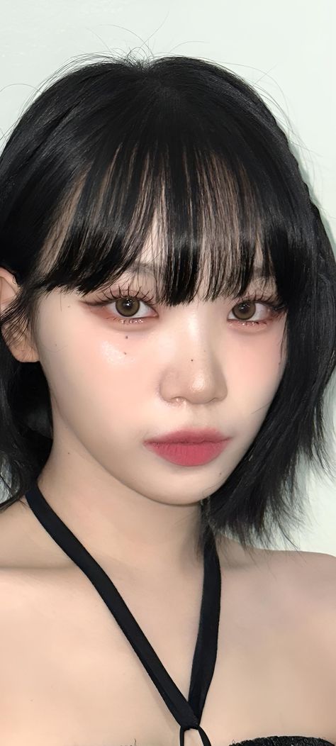 Chaewon Wallpaper, Anna Kim, Makeup Board, Makeup Inspo, Beauty Skin, Kpop Girls, Hair Inspiration, Eye Makeup, Skin Care