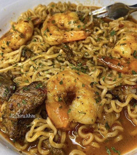 Steak Ramen, Chitterlings Recipe, Seafood Ramen, Shrimp Ramen, Shrimp Alfredo Recipe, Wonton Noodle Soup, Noodles Recipes, Salmon And Shrimp, Steak And Shrimp