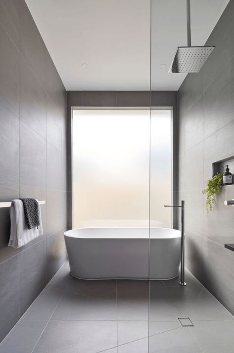 82 Inspiring And Stylish Minimalist Bathrooms - Shelterness Bathroom Shelves Ideas, Spa Baths, Minimal Bathroom, Frosted Glass Window, Minimalist Bathroom Design, Shelves Ideas, Concrete Bathroom, Sophisticated Art, Wet Room