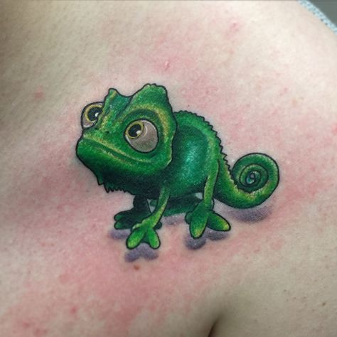 Tangled Tattoo Pascal, Pascal Tattoo Disney, Pascal Tattoo, Pascal Tangled, Chameleon Tattoo, Tattoo Disney, Family Tattoo, Gorgeous Tattoos, Disney Tattoo