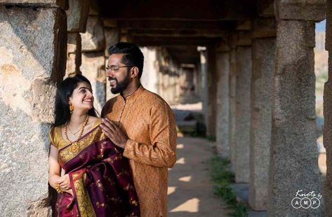 Hampi Pre Wedding Shoot, Traditional Dresses Pre Wedding, Indian Traditional Pre Wedding Shoot, Pre Wedding Traditional Shoot, Marathi Pre Wedding Photoshoot, Temple Prewedding Shoot, Pre Wedding Photoshoot Traditional, Pre Wedding Photoshoot Outdoor Traditional, Pre Wedding Poses Indian Traditional