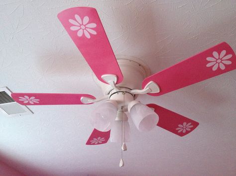 Painted a plain white ceiling fan and stenciled the flowers myself. Ceiling Fan Painting Ideas, Kids Room Wall Color, Kids Room Ceiling, Unisex Kids Room, Kids Room Desk, Kids Room Art Prints, Minimalist Kids Room, Girls Bed, Ceiling Fan Makeover