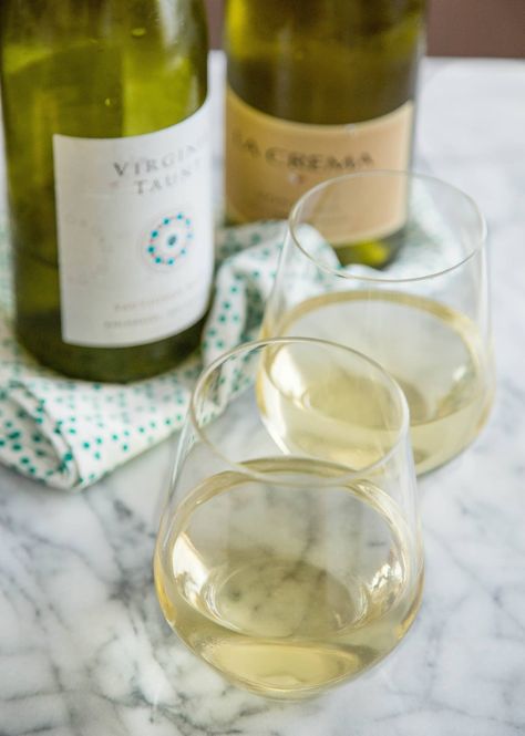 White Wine For Cooking, Types Of White Wine, Wine Cellar Racks, Cooking With White Wine, Refreshing Snacks, Wine Expert, White Wines, Cheap Wine, Cooking Seafood