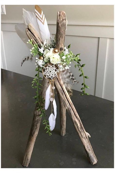 Tee Pee Centerpiece, Dipped Feathers, Native American Wedding, Native American Decor, Simple Wedding Centerpieces, Tee Pee, Wild One Birthday, Bohemian Baby, Country Wedding Decorations