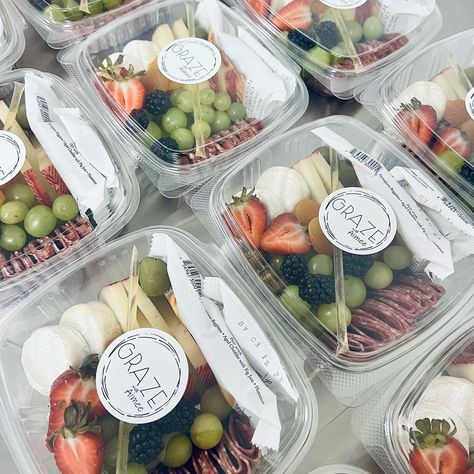 Grab And Go Deli Ideas, Grab And Go Cafe Food, Grab And Go Salads, Salad Bar Cafe, Grab And Go Charcuterie, Grab And Go Fridge, Grab And Go Ideas, Grab And Go Lunch, Grab And Go Snacks