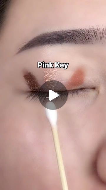 Brown Makeup Looks Eyeshadows, Eyeshadow Looks Easy, Brown Eye Makeup, Easy Eye Makeup, Beginner Eyeshadow, Pink Key, Eyeshadow Tips, Eye Makeup Techniques, Makeup For Black Skin