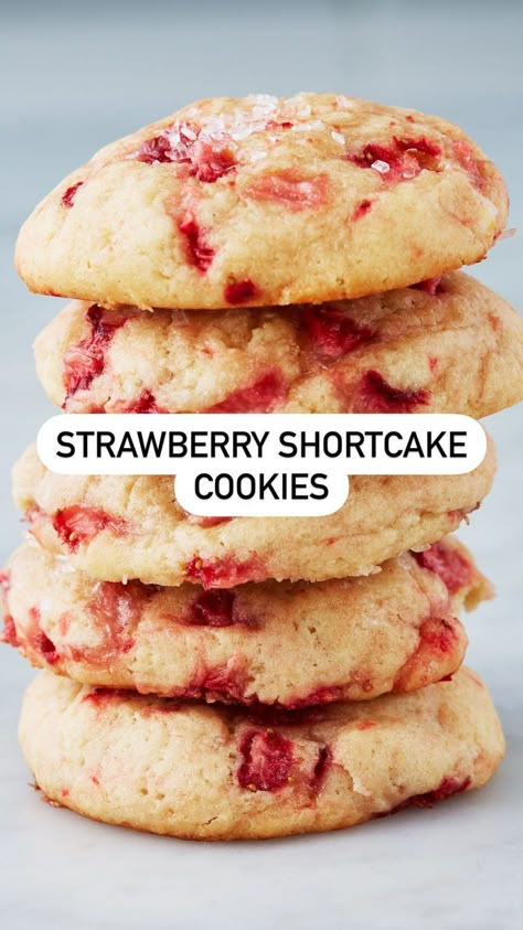 Strawberry Shortcake Cookies – 9am Chef Dinner Egg Recipes, Strawberry Cake Aesthetic, Egg Recipes Indian, Strawberry Cake Decorations, Shortcake Cookies, Strawberry Shortcake Cookies, Family Dinner Ideas, Easy Lunch Ideas, Ideas Lunch