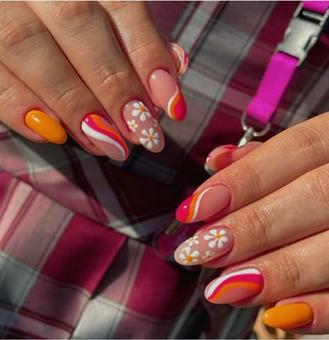 Orange Squiggle Nails, Lesbian Nails Design, Nail Art Hippie, Gel X Almond Nails, Red And Orange Nails, Nails California, Groovy Nail Art, Hippie Nail Art, Pink And Orange Nails