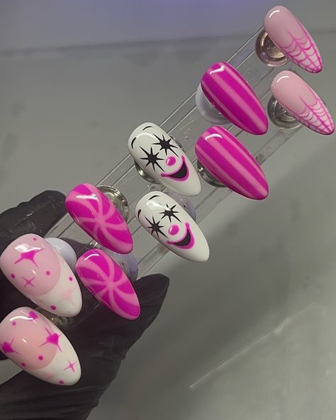 Pink clown nails🩷🤡🕸️ Second year I get to make my customers Halloween nails and I’m sooo honored!!🥹 she completely customized her nail set from sizing, shape of choice, down to the design! Swipe to see the sketch she made💘 DM to get your spooky sets💅🏻 #clownnails #funkynails #pressons #pressonnails #handpaintednails #pinknails #halloweenails #spookynails #spookynailart #thepressoncollective #explorepage Clown Nail Art Halloween, Pink Clown Nails, Halloween Nails Clown, Halloween Candy Nails, Halloween Clown Nails, Clown Nail Art, Spooky Sets, Clown Nails, Pink Clown