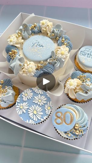 69K views · 16K reactions | Another colour combo I’ve fallen in love with 🥹🩵🌼🫶🏻

Daisy embosser - @print_fella 
Font set/happy birthday stamp - @lasercupboard 
Sprinkles - @thesprinklescompany 
Colours - @colour.mill denim (discount code in bio)
Backdrop - @cblbackdrops 

#rainbowcupcakes #cupcake #cupcakebox #cakes #pastelaesthetic #rainbowaesthetic #cupcakes #cake  #treatbox #treatboxes #pinkandblue #pastel #cakesicles #pastelcake #cakesofinstagram #rainbowcake #cakecakecake #pastelcupcake #prettycupcakes #pastelrainbow #cupcakesofinstagram #cupcake #bentocake #instacake #cakesdaily #caketrends #cakedecorating #bentobox #wishuponacupcake | WISH UPON A CUPCAKE | CARLY HARRIS | 21 Savage · redrum Pastel Cakesicles, Eid Cupcakes, Cupcake Videos, Bento Cakes, Pastel Cupcakes, Cupcake Tutorial, Victoria Sponge Cake, Pastel Cakes, Pretty Cupcakes