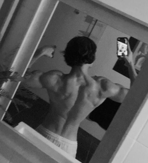 V Taper Physique, Johnny Kavanagh, Back Profile, Muscular Back, Aesthetics Bodybuilding, Gym Boy, Gym Guys, Gym Photos, Body Reference Poses