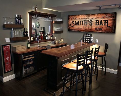 Home Speakeasy Bar, Cheap Man Cave Ideas, Airbnb Kitchen, Vintage Basement, Bar Lounge Room, Rustic Basement Bar, Basement Bar Plans, Basement Decoration, Kitchen Basement