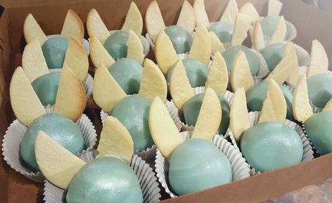 [Homemade] Hey! LISTEN! Navi cake truffles with cookie wings #TTDD#TheThingsDadsDo Zelda Cake Pops, Zelda Snacks, Zelda Party Food, Botw Party, Zelda Food, Zelda Pattern, Zelda Cake, Wings Food, Video Game Wedding