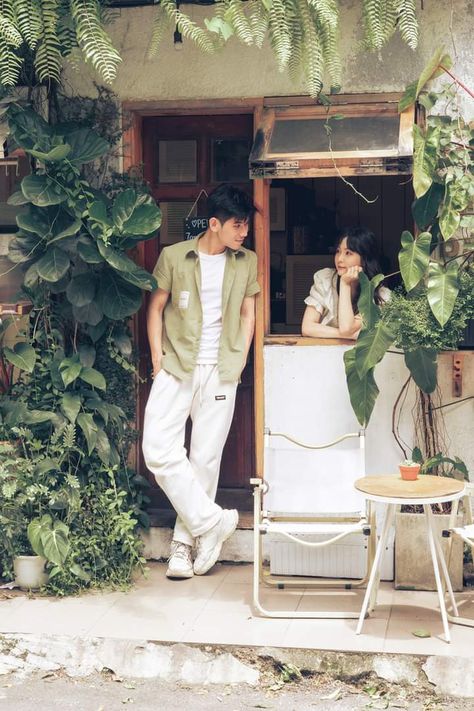 Couple On A Balcony, Cafe Prewedding Photo Shoot, Prewedding Cafe, Pose Prewedding, Photoshoot Outdoor, Pre Wedding Photoshoot Outdoor, 2025 Wedding, Wedding Pic, Vintage Cafe