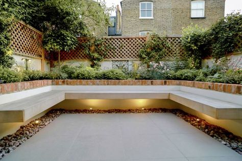 13 best ideas about Garden on Pinterest | Gardens, Outdoor benches ... Built In Garden Seating, Floating Bench, Kursi Outdoor, Large Backyard Landscaping, Garden Seating Area, Contemporary Garden Design, Back Garden Design, Corner Garden, London Garden