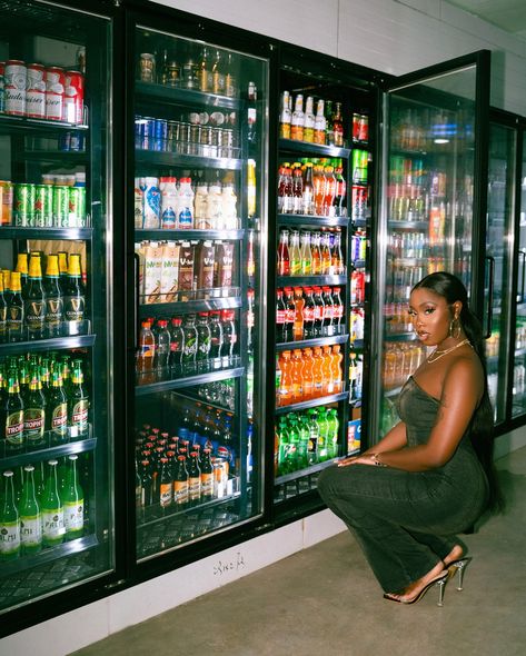 Corner Store Photoshoot Ideas, Hair Store Photoshoot, Corner Store Photoshoot, Liquor Store Photoshoot, Black Luxury Lifestyle, Convenience Store Photoshoot, Black Women Luxury Aesthetic, Hair Company Photoshoot Ideas, Convenience Store Aesthetic