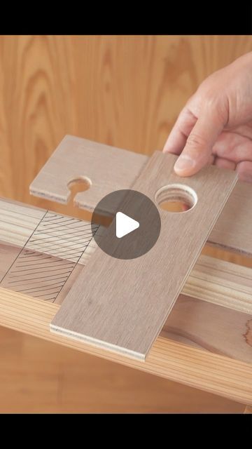 90 Degree Clamping Jig, Router Jigs Woodworking How To Make, Diy Router Jig, Router Jig Diy, Diy Router Sled, Router Jigs Woodworking, Woodworking Jigs Homemade, Dovetail Router Jig, Router Guide