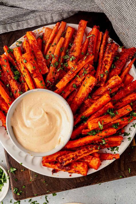 Carrot Fries Recipe, Carrot Fries Baked, Making Sweet Potato Fries, Creamy Chipotle Sauce, Veggie Box, Sweet Potato Hummus, Potatoes In Oven, Carrot Fries, Whipped Goat Cheese