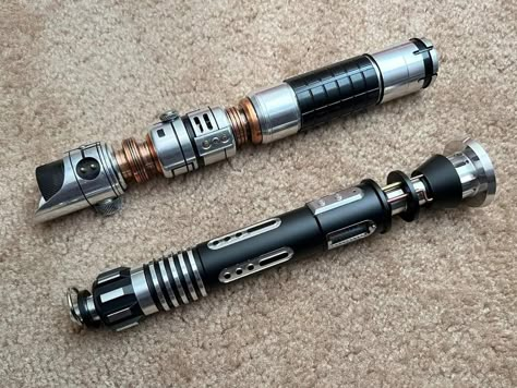 Lightsaber Sheath, Lightsabers Design, Star Wars Lightsaber Designs, Custom Lightsaber Hilt, Lightsaber Ideas, Star Wars Character Design, Lightsaber Designs, Diy Lightsaber, Lightsaber Hilts