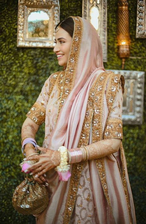 Sana Javed Bridal Look, Nikkah Pictures, Dupatta Setting, Music Key, Sana Javed, Weddings Dresses, Nikkah Dress, Desi Bride, Indian Bridal Dress