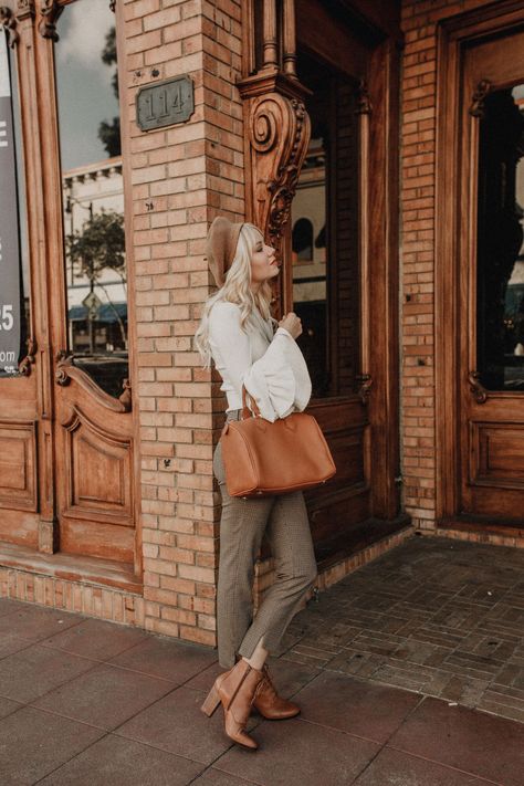 Brown Heeled Ankle Boots Outfit, Brown Boots Spring Outfit, Cognac Heels Outfit, Cognac Boots Outfit Ankle, Brown Boots Outfit Work, Cognac Ankle Boots Outfit, Brown Boots Outfit Women, Caramel Boots Outfit, Brown Heeled Boots Outfit