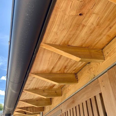 𝔻𝕖𝕥𝕒𝕚𝕝 👌  Eaves with exposed rafter tails - part of a large country estate project we are working on in Somerset.  #MouldingtheBuilders #builders #newbuild #EstateYard #CountryEstate #CountryHouse #architecture #Larch #Timber #Eaves #Detail #ArchitecturalDetail #Rafters #craftmanship   📸: @knightgas Rafter Tails Exposed, Rafter Tails Design, Exposed Rafter Tails, Roof Eaves, Exposed Trusses, Timber Truss, Roof Overhang, Exposed Rafters, Flat Roof House