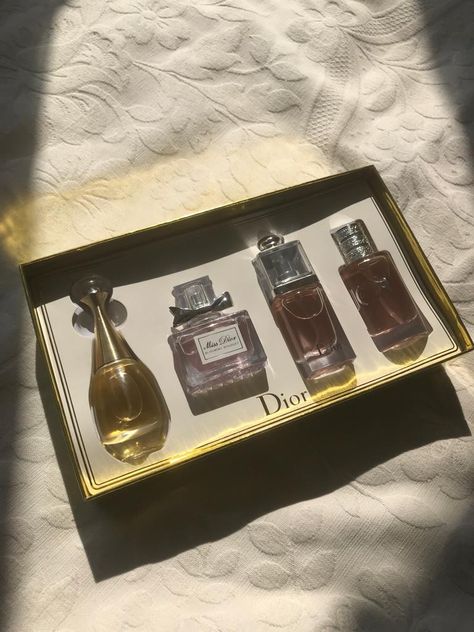 #oldmoney Dior Perfume Gift Set, Dior Perfume Set, Aesthetic Gifts, Dior Girl, Dior Perfume, Wedding Event Decor, Perfume Set, Dior Makeup, 2023 Vision