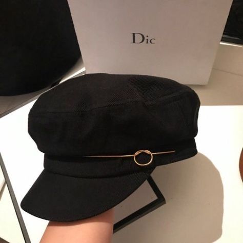 قلادات متدلية, Stylish Caps, Fashion Cap, Girly Accessories, Cute Hats, Girly Jewelry, Girls Fashion Clothes, Mode Inspiration, Teen Fashion Outfits