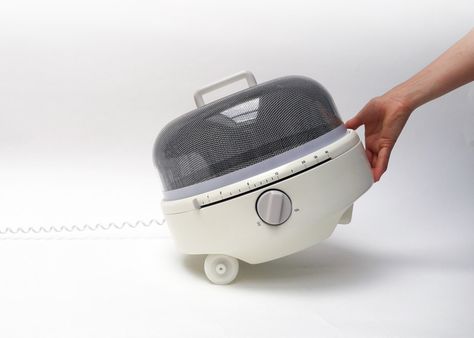 Mediumwave by Jake Rich Portable Microwave, Compact Microwave, Brave Little Toaster, Kitchenware Design, Tv Dinner, Must Have Gadgets, Id Design, Cooking Gadgets, Large Plates