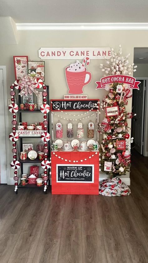 Candy Cane Lane, Gingerbread Christmas Decor, Peppermint Christmas, Christmas Hot Chocolate, Christmas Themes Decorations, Office Christmas Decorations, 12 December, Christmas Wonderland, Office Christmas