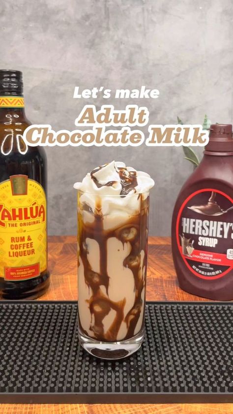 Alcoholic Chocolate, Milk Drinks, Chocolate Vodka, Hershey Syrup, Iced Drinks Recipes, Drinks Cocktails, Shot Recipes, Chocolate Syrup, Iced Drinks