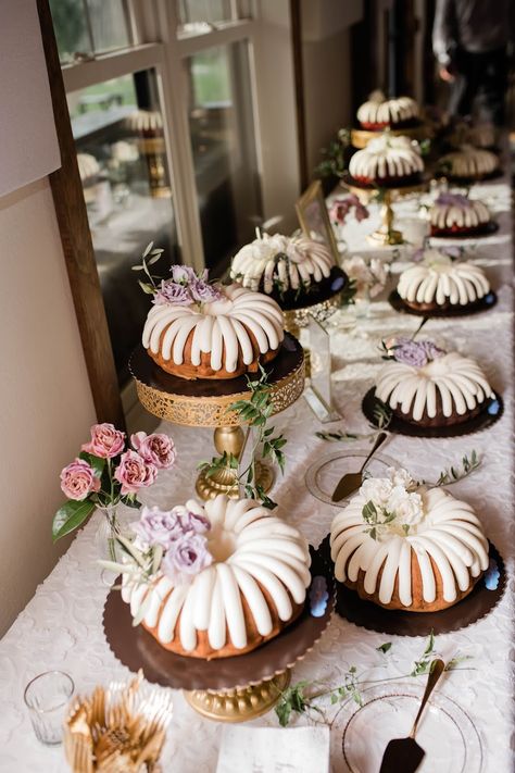 Nothing Bundt Cakes Stacked, Elegant Bundt Cakes, Bundt Cake Table Display, Bundt Cake Flower Decoration, Diy Nothing Bundt Cake Decor, Bundt Cake Centerpieces Wedding, Bundt Cake Bar Wedding, Wedding Cake For Guests, Pretty Bundt Cake