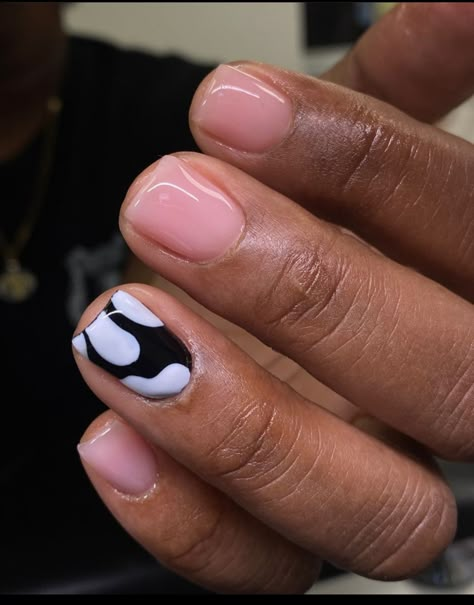 Multi Colored Nails Almond, Gel Manicure Short Nails Design, Nail Designs Using Dip Powder, Kim Kardashian Nails Short, Short Nail Oval, Natural Short Nail Ideas, Black Nails Designs Short, Nail Smiley Face, Short Real Nails Ideas