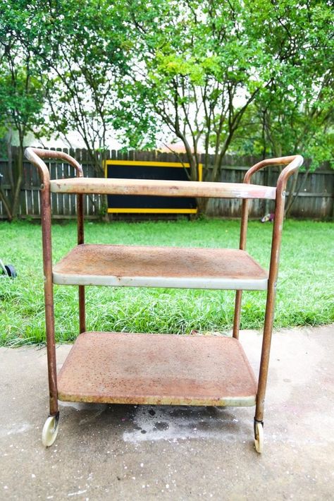 Rusty vintage bar cart Old Bar Cart Makeover, Upcycled Bar Cart, Redoing Garage, Serving Cart Decor Ideas, Bar Cart Ideas Diy, Diy Outdoor Bar Cart, Diy Backyard Bar, Bar Cart Ideas, Armoire Makeover