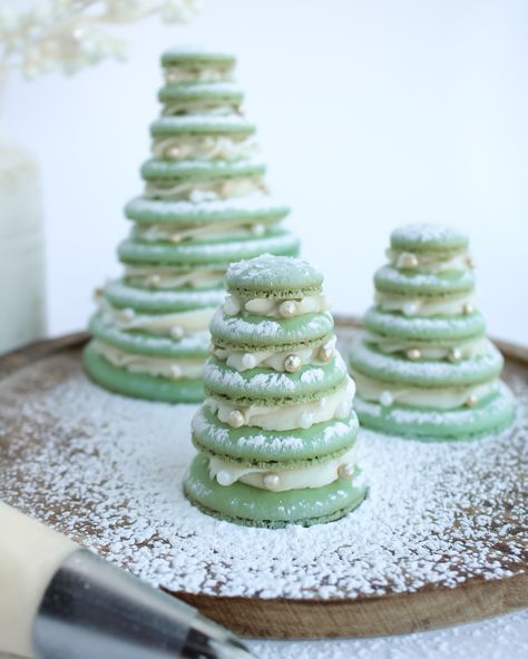 Sweeten up your holidays with these dreamy vanilla white chocolate macaron trees! A little bite of festive bliss in every layer. 🌟 #HolidayTreats #MacaronMagic #SweetSeason #wildflourbakehouse #sweeteats #macarons #recipe #macaronslovers Christmas Macarons, Macarons Recipe, Chocolate Macaron, Dessert Party, Baking Flour, Party Desserts, How Sweet Eats, Holiday Treats, White Chocolate