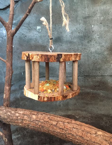 Wood Bird Feeder, Wooden Bird Feeders, Bird Houses Ideas Diy, Homemade Bird Feeders, Bird House Feeder, Diy Bird Feeder, Diy Birds, Bird Houses Diy, Garden Art Sculptures Diy