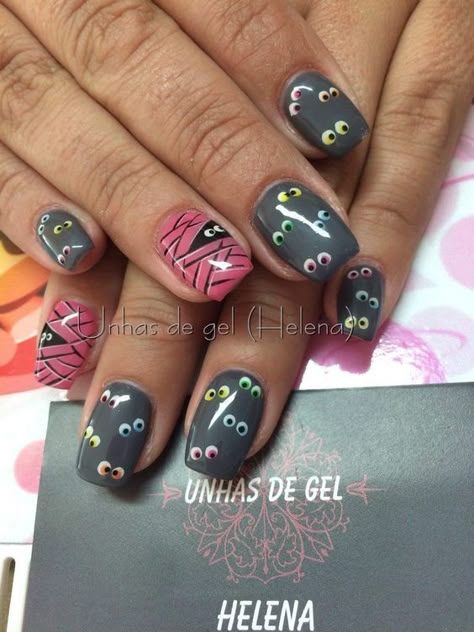 20 TRENDY HALLOWEEN NAILS - julsweek Halloween Nails Eyes, Spooky Halloween Nail Designs Short, Mummy Nail Designs, Short Halloween Nails 2023, Halloween Gel Nails Designs, Halloween Nails Kids, Halloween Toenail Designs, Nail Designs Halloween Fall, Classy Halloween Nails Short