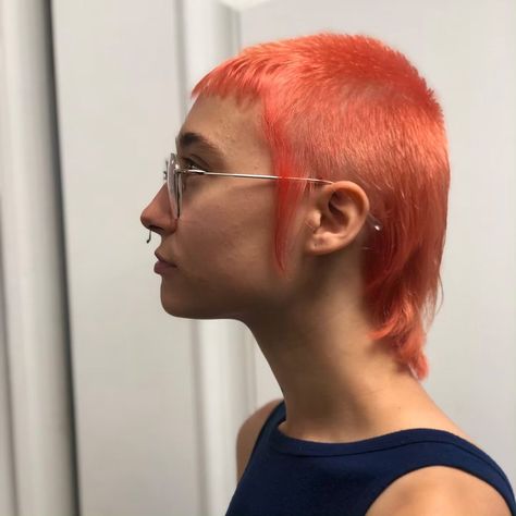 young woman with peach mullet hair Punk Essentials, Baby Blue Hair, Mullet Hair, Mullet Haircut, Peach Hair, Long To Short Hair, Hair Upstyles, Punk Scene, Punk Hair