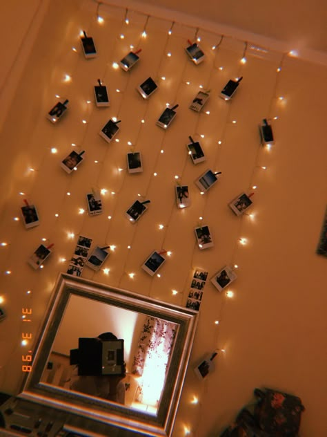 Fairy lights Polaroid display #tumblr #bedroom #aesthetic #decor Polaroid Display, Tumblr Bedroom, Polaroid Wall, Diy Room Decor For Teens, Fairy Lights Bedroom, Teen Room Decor, Bedroom Color Schemes, Christmas Bedroom