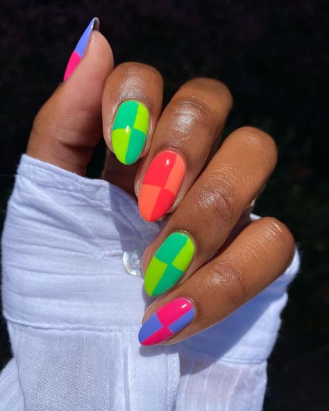 Lauren ✨ on Instagram: “•PR• Living for neons ⚡️@ilnp Wearing the entire Poolside Collection 🦩🏖 Shades: @ilnp Two Piece*, High Dive*, Sunny Days*, Playlist*,…” Cornflower Blue Nails, High Dive, Checkered Nails, Red Chrome, Confetti Nails, Water Color Nails, Summer Nail Designs, Geometric Nail, Vibrant Nails